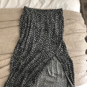 Maxi skirt with slit